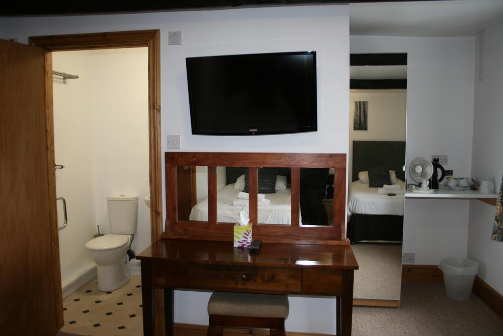 The Leaking Well Bed & Breakfast Dunhampton Ngoại thất bức ảnh