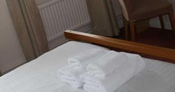 The Leaking Well Bed & Breakfast Dunhampton Phòng bức ảnh
